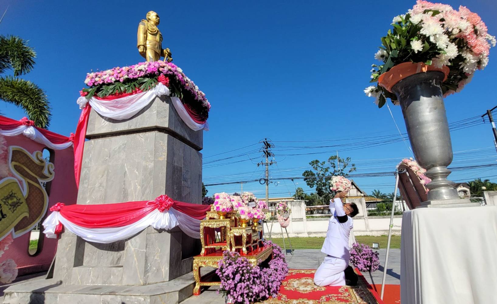 พช.ทุ่งตะโก ร่วมพิธีวางพวงมาลาถวายราชสักการะ​ เพื่อน้อมรำลึกในพระมหากรุณาธิคุณ​ พระบาทสมเด็จพระจุลจอมเกล้าเจ้าอยู่หัว​ เนื่องในวันปิยมหาราช​